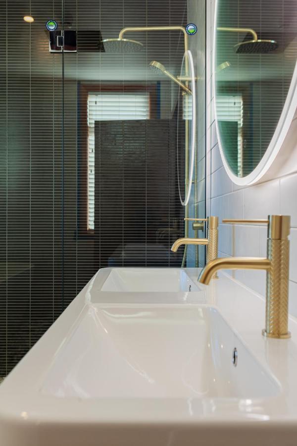 Wigram Hotel Christchurch Bagian luar foto